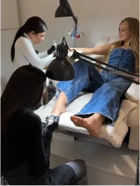 The Glam Bar Instagram: Pedikűr a stúdióban