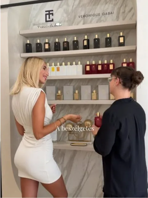 Mimoscent Budapest Instagram: Két nő beszélget a parfümériában